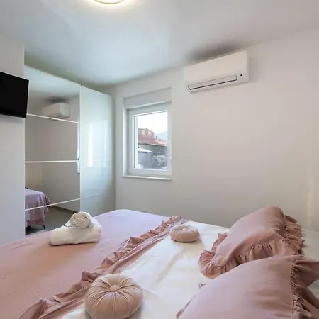 Appartement Mame S Privatnim Bazenom, Besplatnim Parkingom I Wi - Fi *