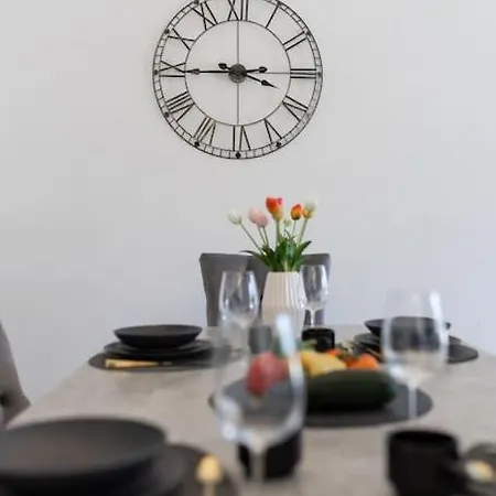 Mame S Privatnim Bazenom, Besplatnim Parkingom I Wi - Fi *