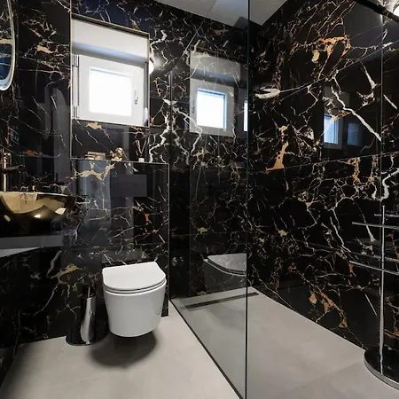 Mame S Privatnim Bazenom, Besplatnim Parkingom I Wi - Fi Apartmán