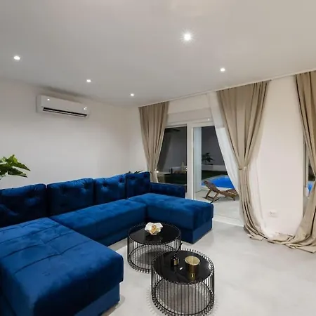 Mame S Privatnim Bazenom, Besplatnim Parkingom I Wi - Fi *