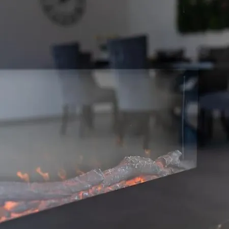 Mame S Privatnim Bazenom, Besplatnim Parkingom I Wi - Fi